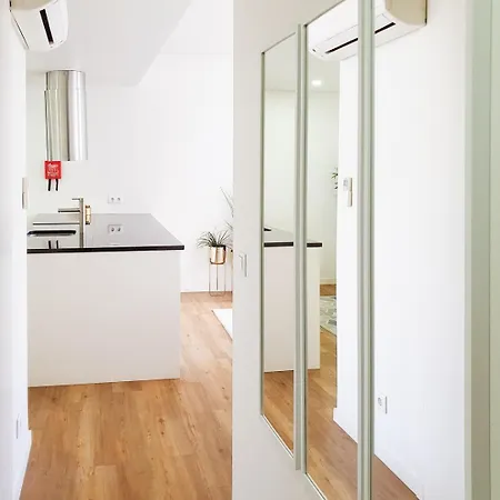 Апартаменты Charming Close To Lx Factory *