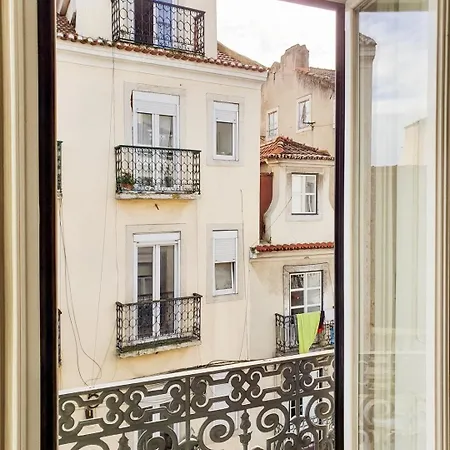 Апартаменты Charming Close To Lx Factory Лиссабон